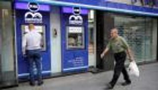 مصارف لبنان تأمل تحسن الأوضاع الأمنية لاستئناف عملها