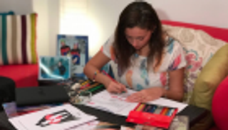 مصرية تحول القصص الحقيقية إلى رسومات كارتونية