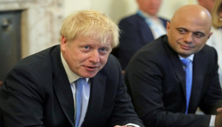 رئيس الوزراء البريطاني وساجد جاويد وزير المالية - رويترز