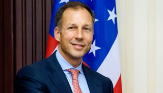 فرانسيس فانون مساعد وزير الخارجية الأمريكي لشؤون الطاقة