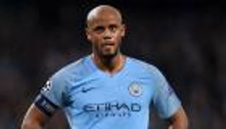 كومباني ينفي وجود أزمة دفاعية في مانشستر سيتي