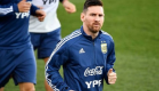 ميسي يخطف الأنظار في معسكر الأرجنتين قبل مواجهة البرازيل