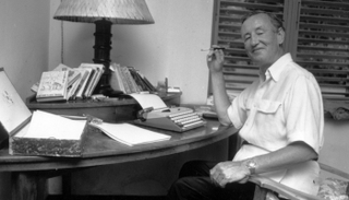 مبتكر شخصية "جيمس بوند" إيان فليمنج