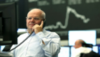 الأسهم الأوروبية تتراجع من ذروة 4 سنوات