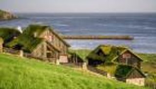 جزر أوروبية تمنع دخول السياح يومين لسبب خطير