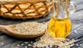 فوائد زيت السمسم للشعر ووصفات استخدامه