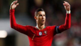 مهاجم البرتغال ينفي عدم جاهزية رونالدو 