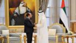 الإمارات تمنح الرئيس المصري "وسام زايد"