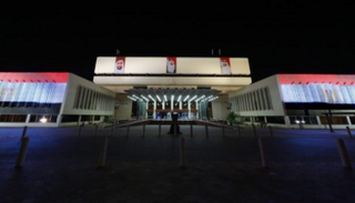 معالم أبو ظبي تتزين بعلم مصر 