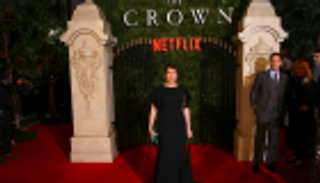 أوليفيا كولمان تحتفل بالموسم الثالث من THE CROWN