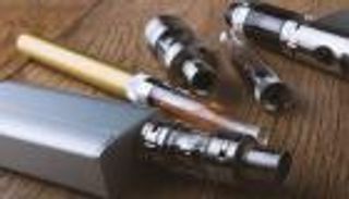 السجائر الإلكترونية.. 10 أعوام بين الاختراع والانتشار والأضرار