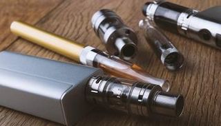 السجائر الإلكترونية بشكلها الحالي من اختراع الصيني هون ليك