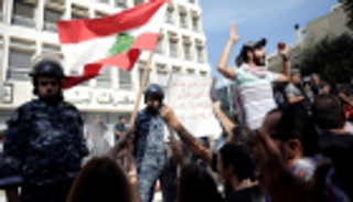 "ستاندرد آند بورز" تخفض تصنيف 3 بنوك لبنانية إلى ‭ CCC