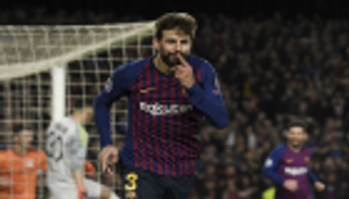 بيكيه يثير الجدل مجددا بمكالمة هاتفية مع رئيس ريال مدريد