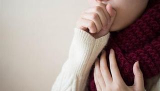 الحساسية ونقص السوائل من أسباب الإصابة بالسعال