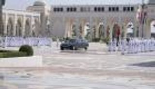 استقبال حافل للسيسي بالإمارات.. خيول وأعلام وأهازيج