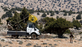 عناصر مسلحة تابعة لمليشيا حزب الله في لبنان