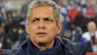 مدرب تشيلي يهدد بالرحيل بسبب تمرد لاعبيه