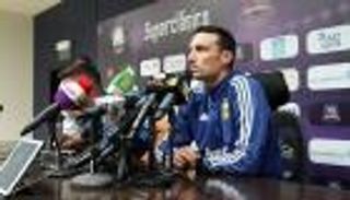 سكالوني: البرازيل لا تمر بأزمة.. وميسي أساسيا بالسوبر كلاسيكو