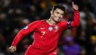 "هاتريك" رونالدو يقرب البرتغال من التأهل لـ"يورو 2020"