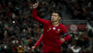 رونالدو يرد على ساري بـ"هاتريك" برتغالي.. ويقترب من رقم أسطوري