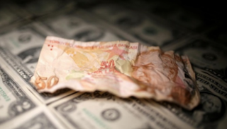 الليرة المنخفضة تشعل أسعار الغذاء في تركيا