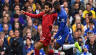 مدافع تشيلسي الواعد يستشهد بعرقلته لمحمد صلاح للإشادة بمستواه