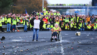 الفرنسيون يحيون الذكرى السنوية الأولى لأصحاب 