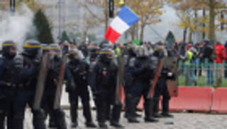 في ذكراها الأولى.. تخريب وعنف باحتجاجات "السترات الصفراء" بباريس