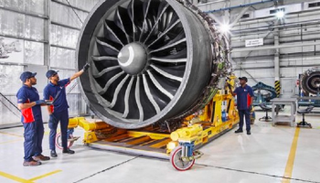 "مبادلة" تدعم توسعها في قطاعي الطيران والخدمات الصناعية