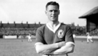 وفاة أقدم قائد لليفربول وصاحب الهاتريك التاريخي