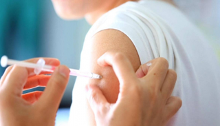 الوقت الصحيح لتلقي التطعيم يبدأ من نوفمبر - أرشيفية