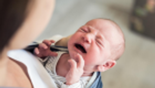 العالم يحتفي بالأطفال المبتسرين.. و"الأرجواني" يزين برج القاهرة