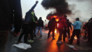 إعلام أمريكي: احتجاجات الوقود بإيران تهدد مستقبل روحاني