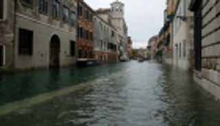 حالة مد استثنائية.. البندقية تشهد أسوأ أسبوع منذ 150 عاما