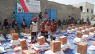 مساعدات غذائية من الإمارات لـ4500 يمني في حضرموت