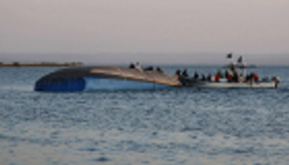 مصرع 8 بعد انقلاب عبارة بنهر ستلج في باكستان