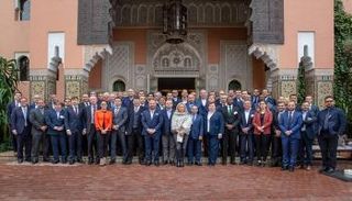 الحاضرون في الاجتماع 