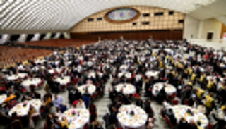 1500 من الفقراء والمشردين في ضيافة البابا فرنسيس على مأدبة غداء