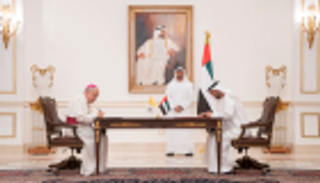 محمد بن زايد والبابا فرنسيس يؤكدان تعزيز التعاون لمكافحة الأمراض