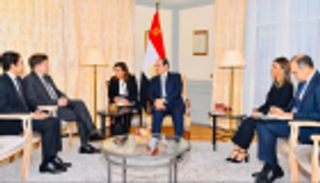 السيسي يدعو "مرسيدس" لاتخاذ مصر منصة لأسواق العالم 