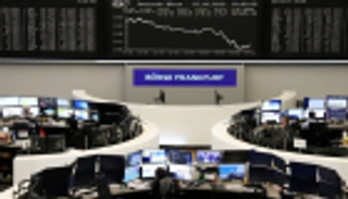 أسهم أوروبا تواصل مكاسبها وتقترب من قمة قياسية