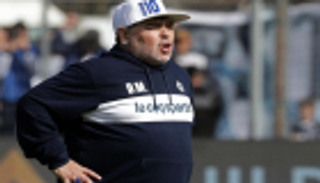 مارادونا يستقيل من تدريب خيمناسيا