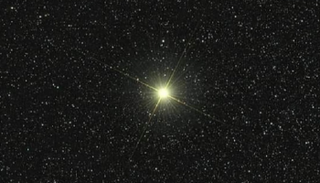 اللون الأصلي لنجم العيوق عندما يرتفع في قبة السماء