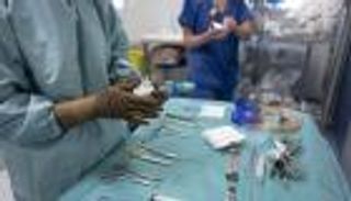 محاكمة جراح فرنسي متهم باغتصاب 250 ضحية