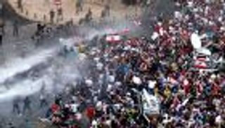 مواجهات بين الأمن اللبناني ومتظاهرين بمحيط البرلمان