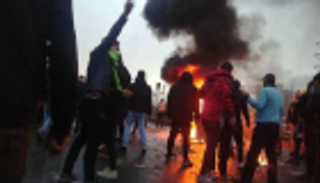 الإندبندنت: الاحتجاجات أجبرت السلطات الإيرانية على قطع الإنترنت