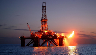 النفط يهبط وسط مخاوف بشأن محادثات التجارة الصينية الأمريكية