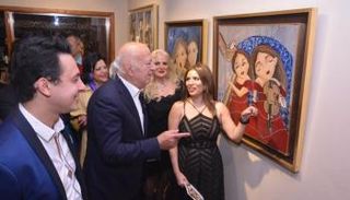 الفنان عمر خيرت في افتتاح معرض مي حشمت