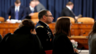 شاهدان يكشفان للكونجرس تفاصيل مكالمة ترامب وزيلنسكي